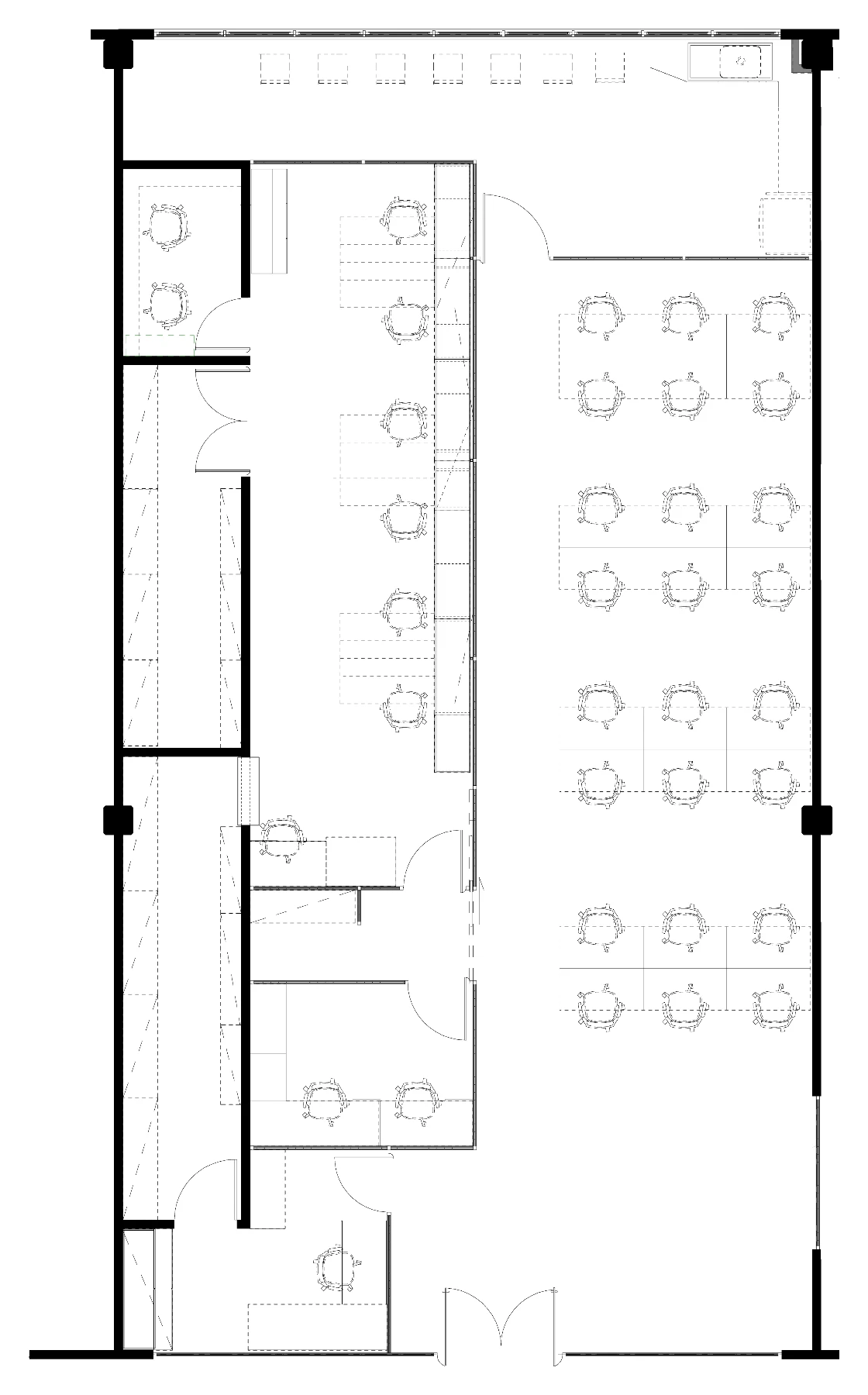Planta de layout da fase 02: área de produção com bancadas, salas técnicas e circulação, ao lado do open space