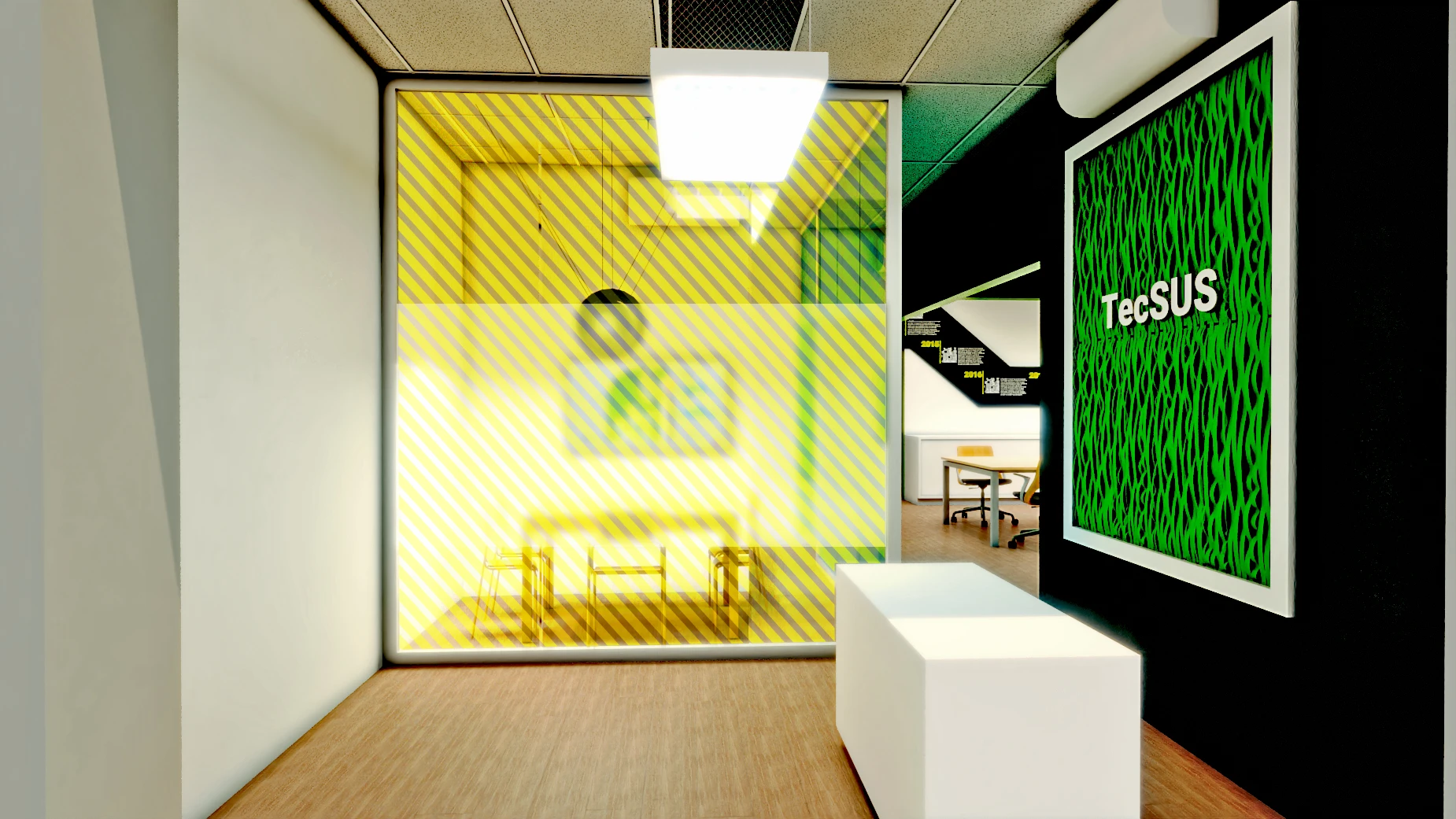 Recepção da TecSUS: painel da marca em verde sobre parede escura, balcão branco e vidro amarelo listrado da sala de reunião